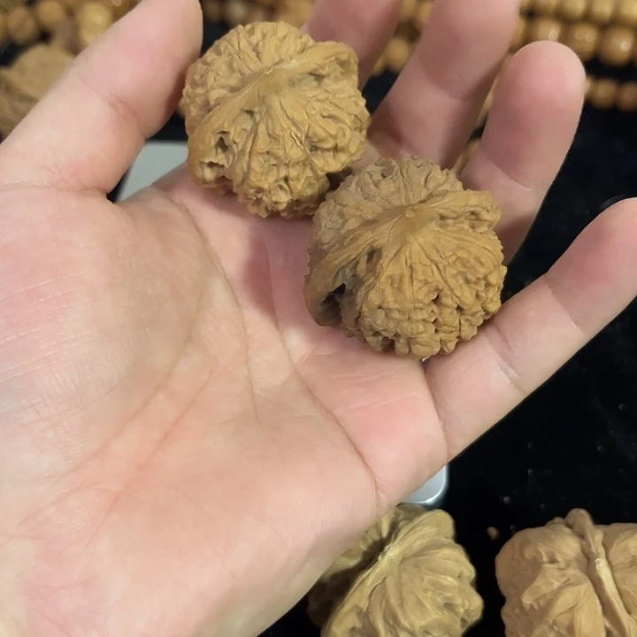 把件文玩核桃44左右微微瑕夹板官帽，编号028