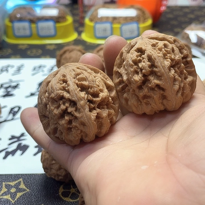 文玩核桃吊坠粗筋
