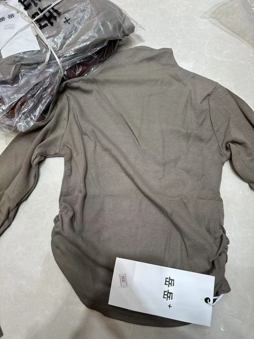岳岳＋8830打底衫