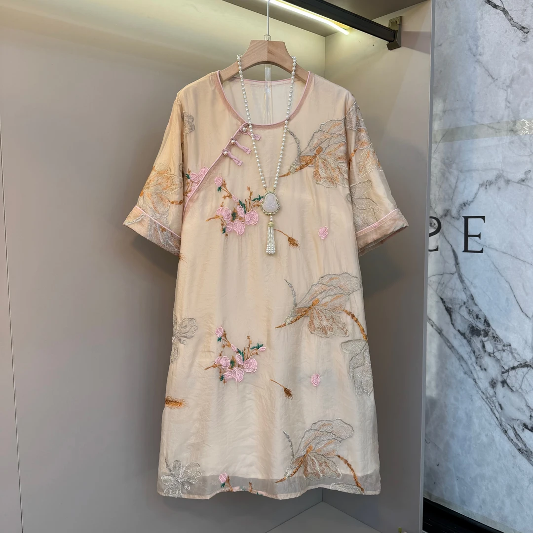 2025新中式国风复古欧根纱挽袖斜襟盘扣重工刺绣改良版旗袍裙8152