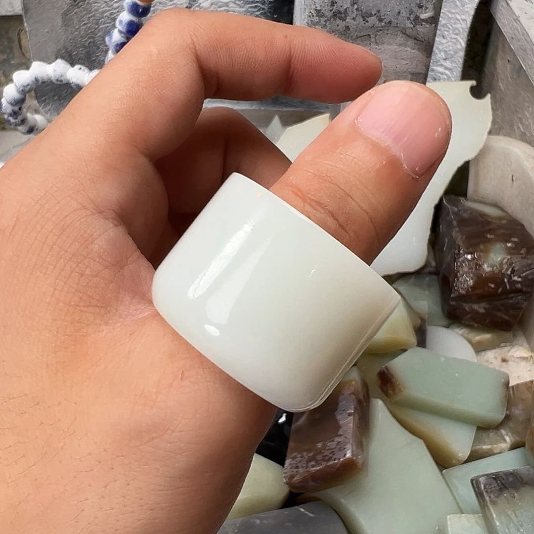 和田玉未镶嵌颈饰h****d