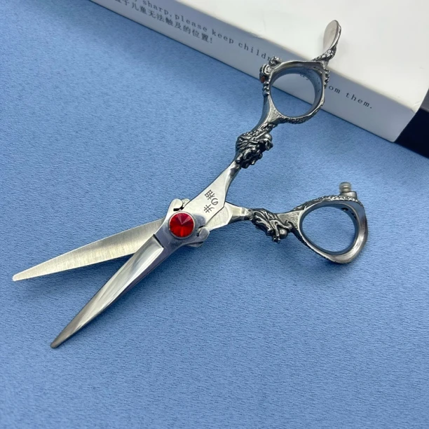 5.5寸龙纹手柄美发剪刀