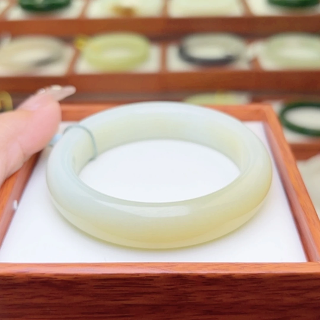 【闪购商品】和田玉手镯未镶嵌