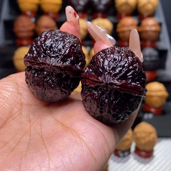 文玩核桃把件二龙戏珠52号