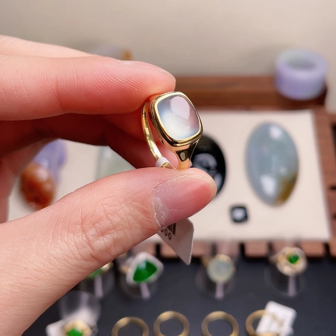 翡翠18K金镶嵌戒指