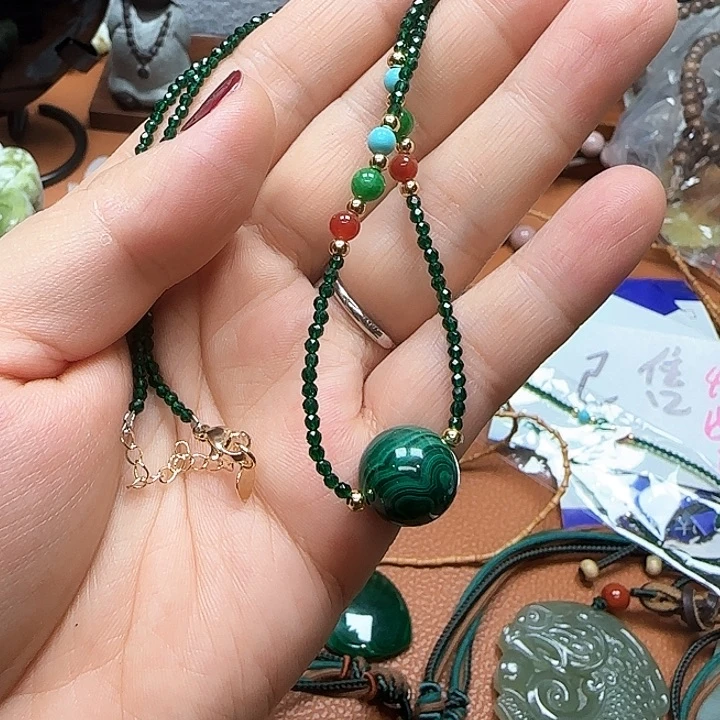 孔雀石颈饰未镶嵌