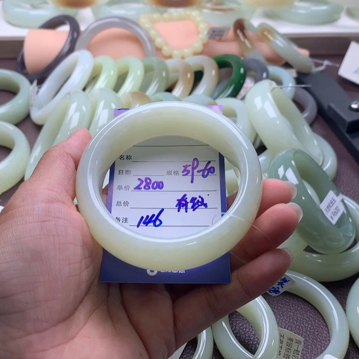 梦***店未镶嵌手镯和田玉