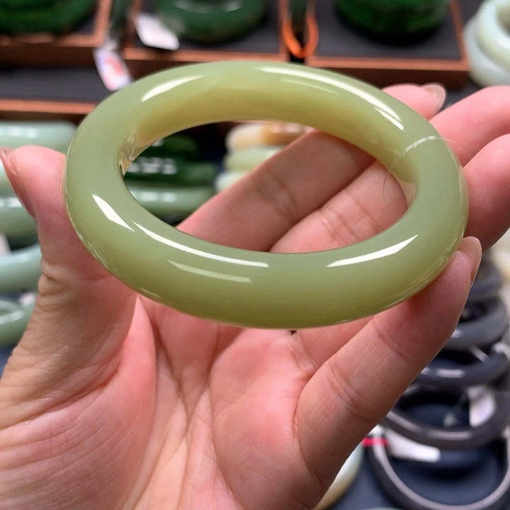 【闪购商品】未镶嵌手镯和田玉