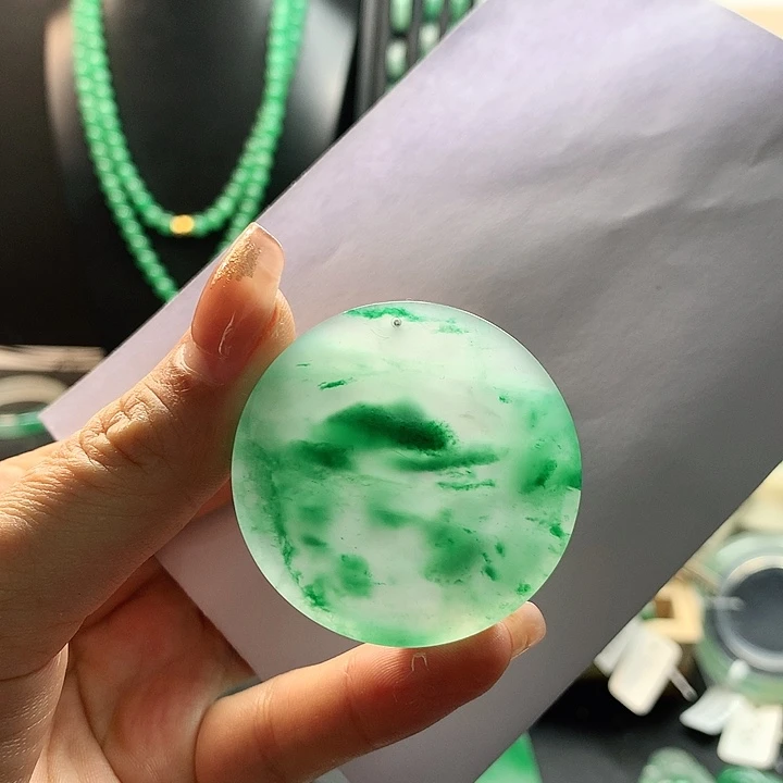 石英质玉吊坠未镶嵌五**?