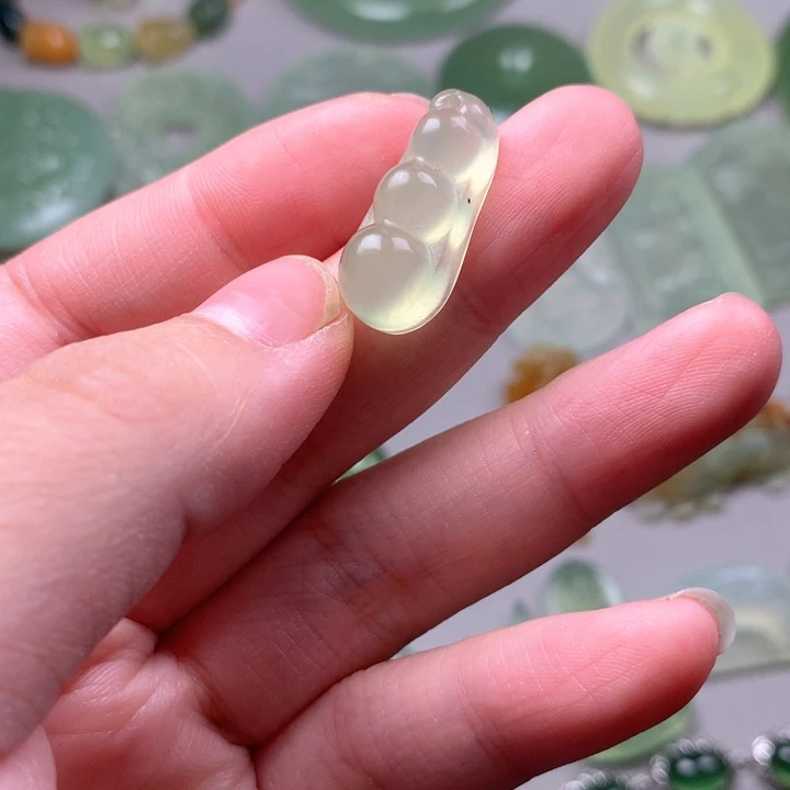 未镶嵌蛇纹石玉颈饰岫玉