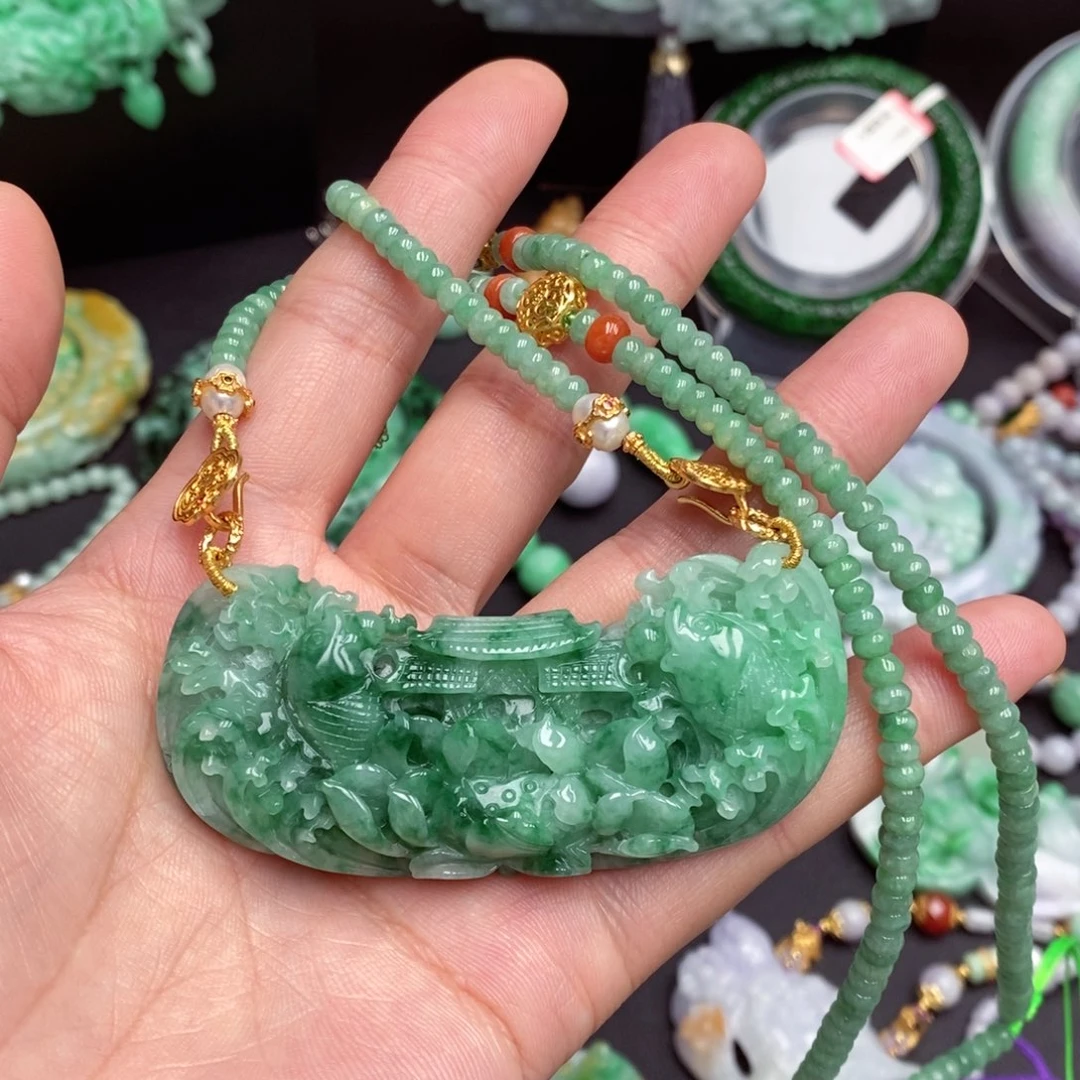 翡翠未镶嵌颈饰广**姐翡翠吊坠