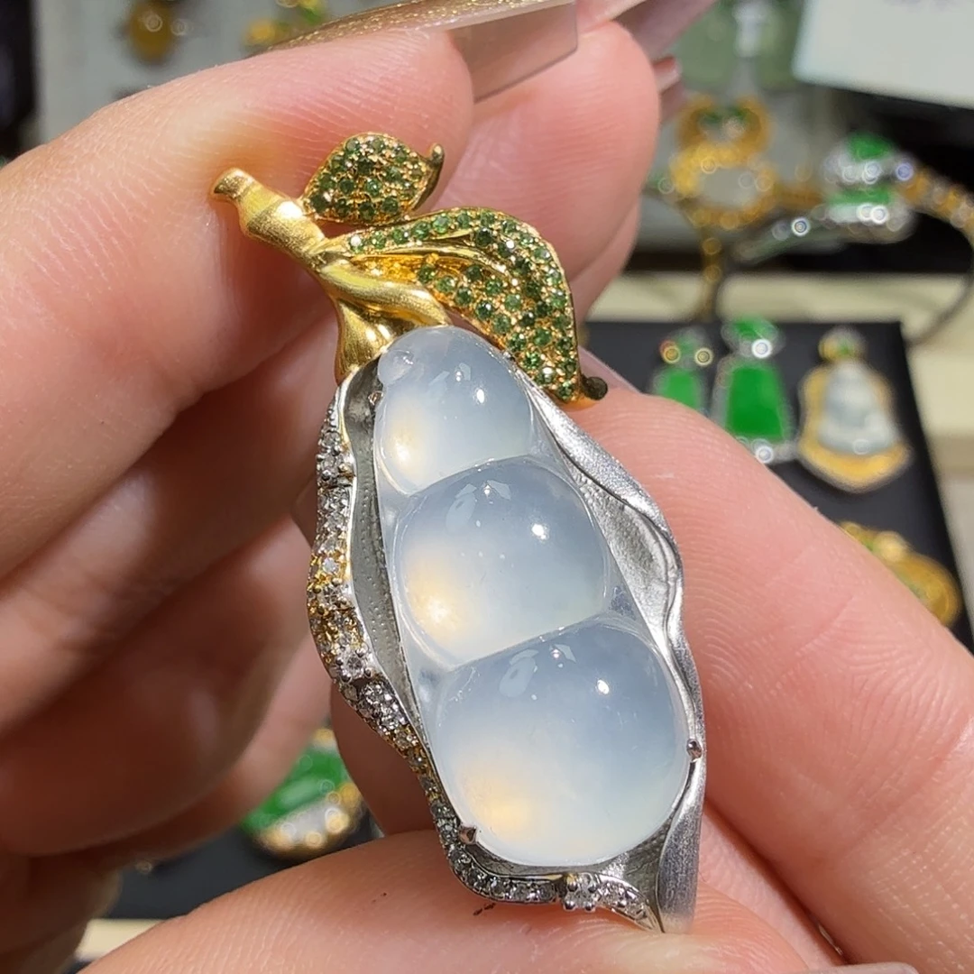 翡翠18K金镶嵌颈饰