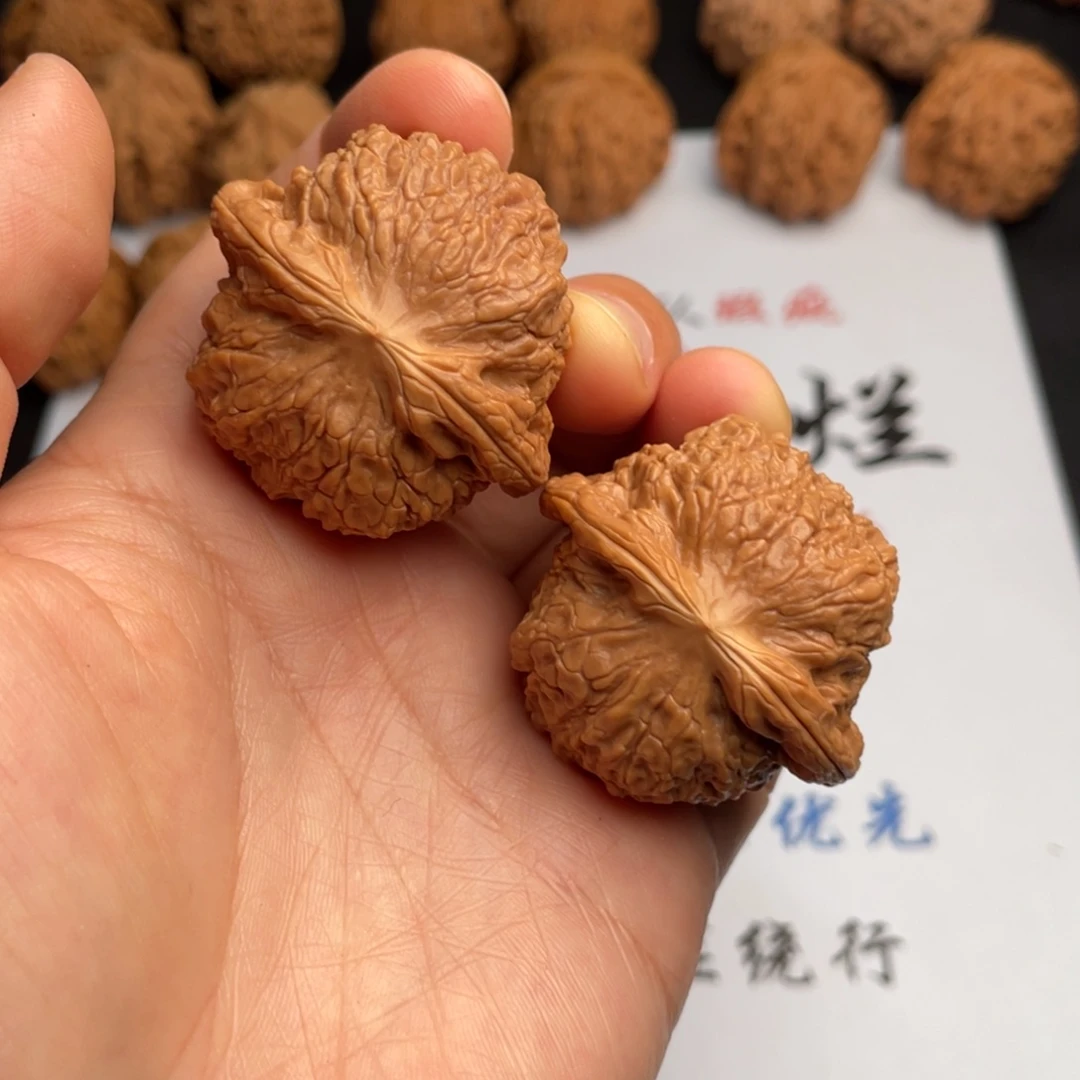 文玩核桃吊坠516。39血麒麟返油