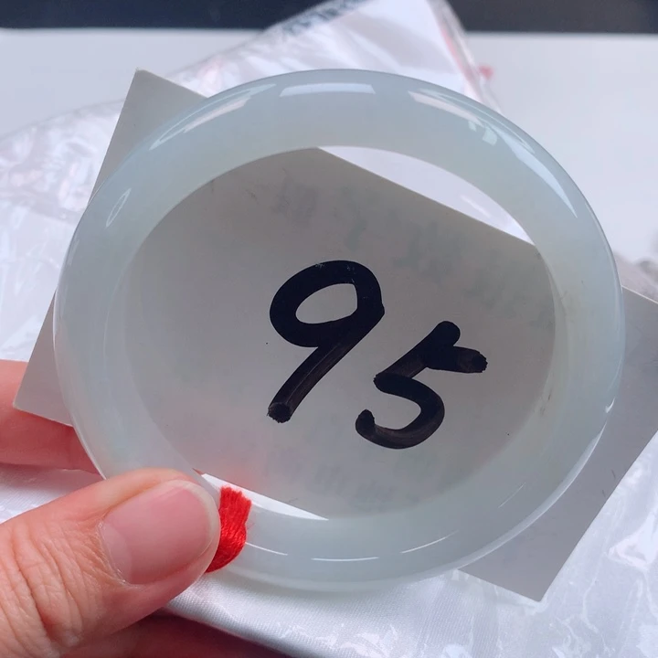 翡翠手镯未镶嵌正