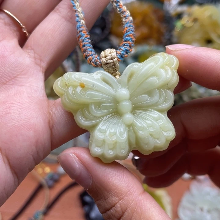 蛇纹石玉未镶嵌吊坠