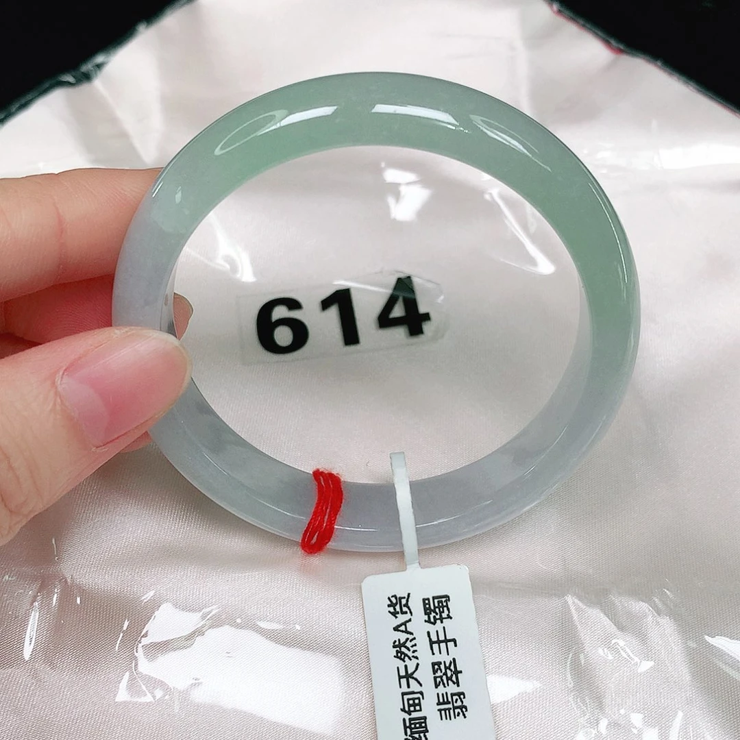 翡翠手镯未镶嵌翡翠手镯未镶嵌