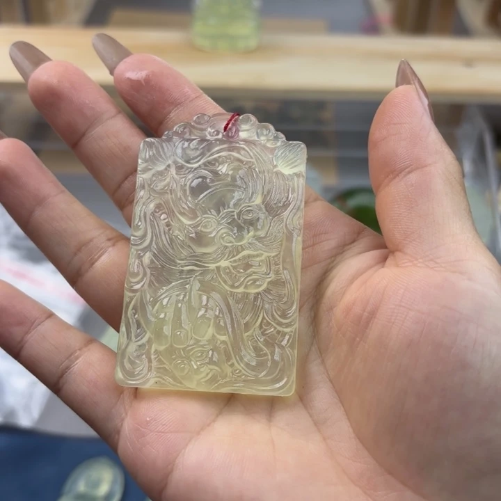 卡***莫蛇纹石玉未镶嵌颈饰钟馗