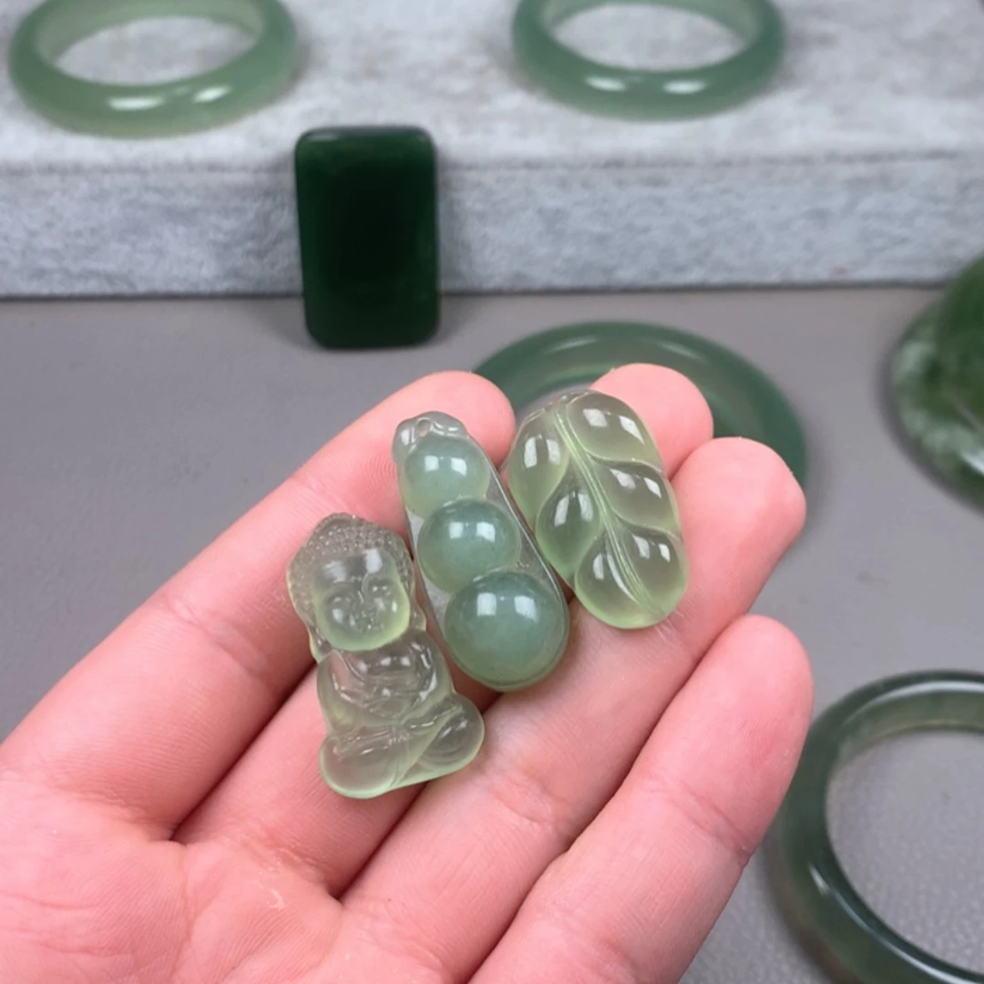 【闪购商品】未镶嵌蛇纹石玉岫玉心***?