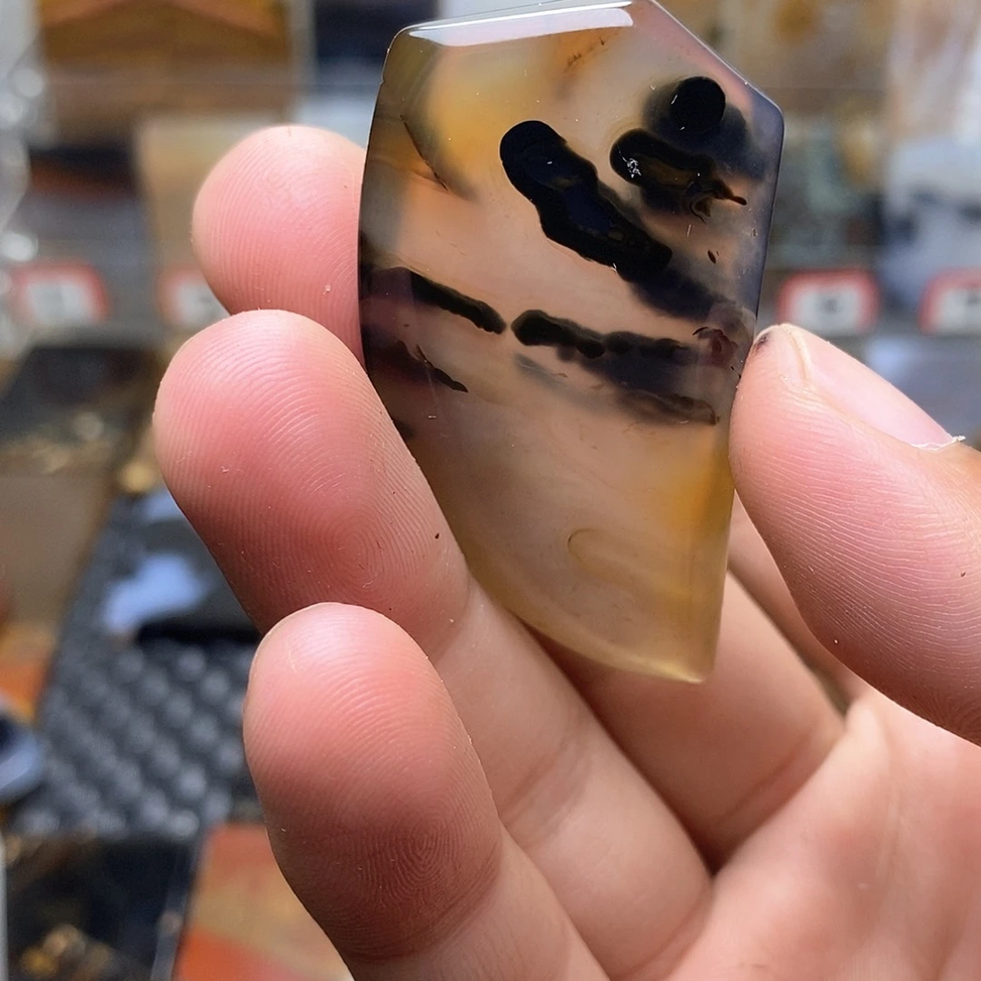 蓝***吗玛瑙/玉髓未镶嵌珠宝半成品
