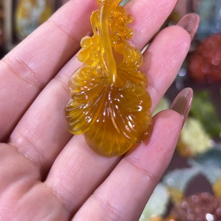 未镶嵌蛇纹石玉颈饰小**?随机发