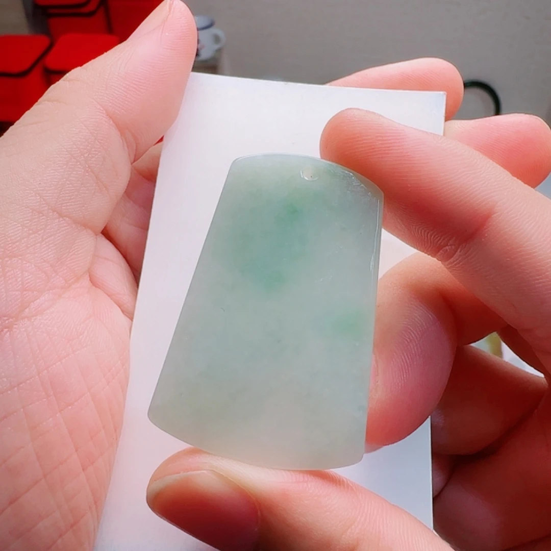 翡翠未镶嵌颈饰无事牌