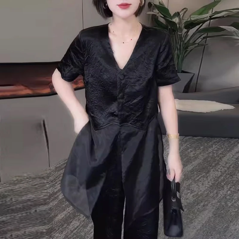 2025新款时尚潮流夏季V领肩压皱缎面拼接网纱料上衣女士短袖衬衫