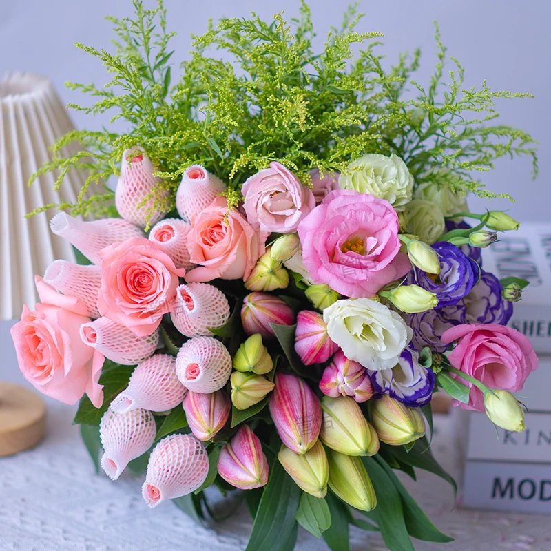 粉玫瑰10枝+香水百合5朵+洋桔梗1扎+配草1扎  基地直发鲜切花
