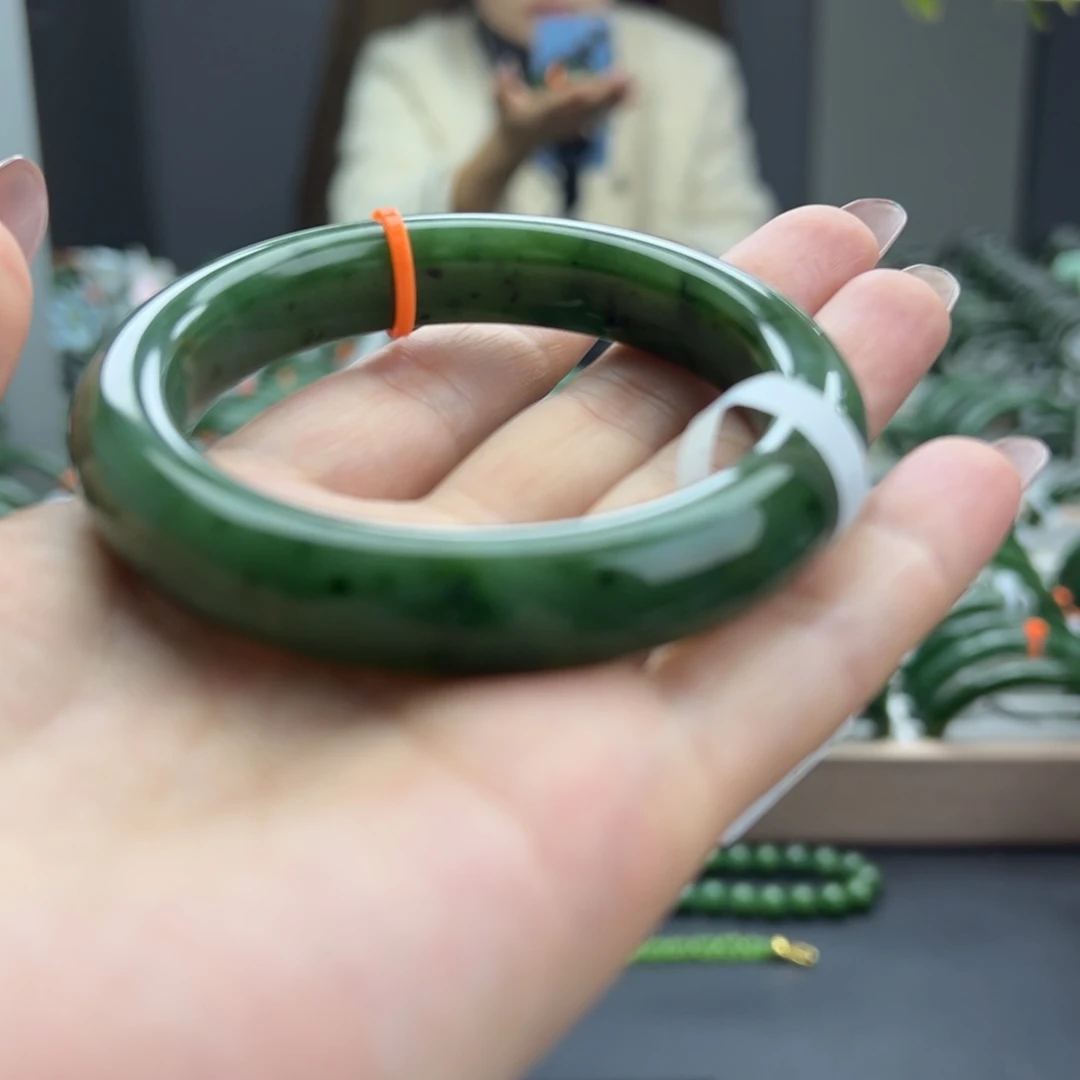 和田玉（碧玉）未镶嵌手镯