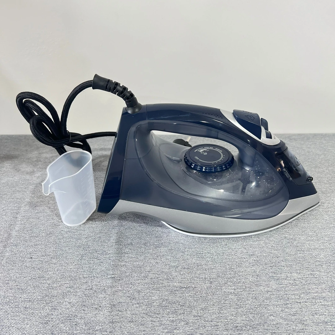 2-108 蒸汽熨斗 家用熨斗 2200W功率 水箱容量300ml