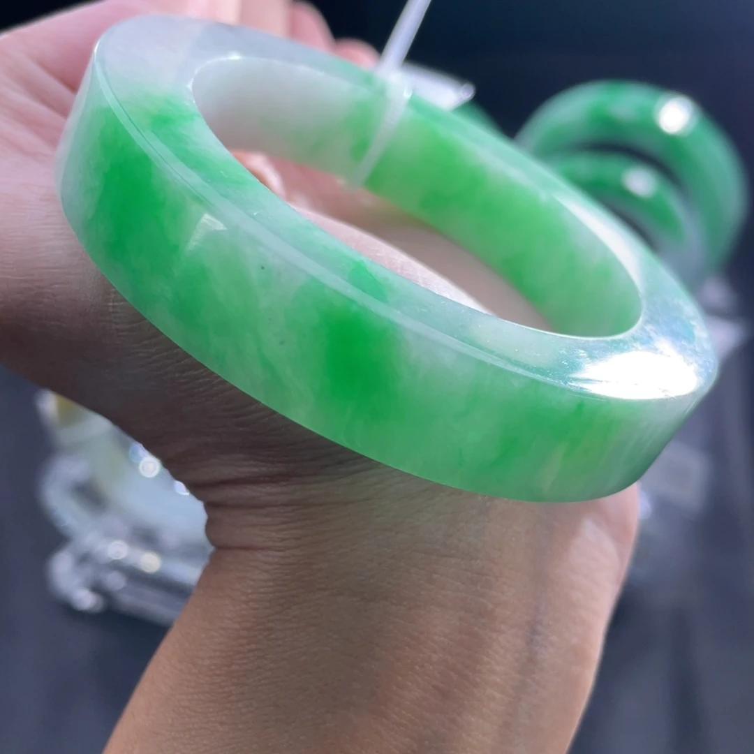 定制翡翠未镶嵌手镯