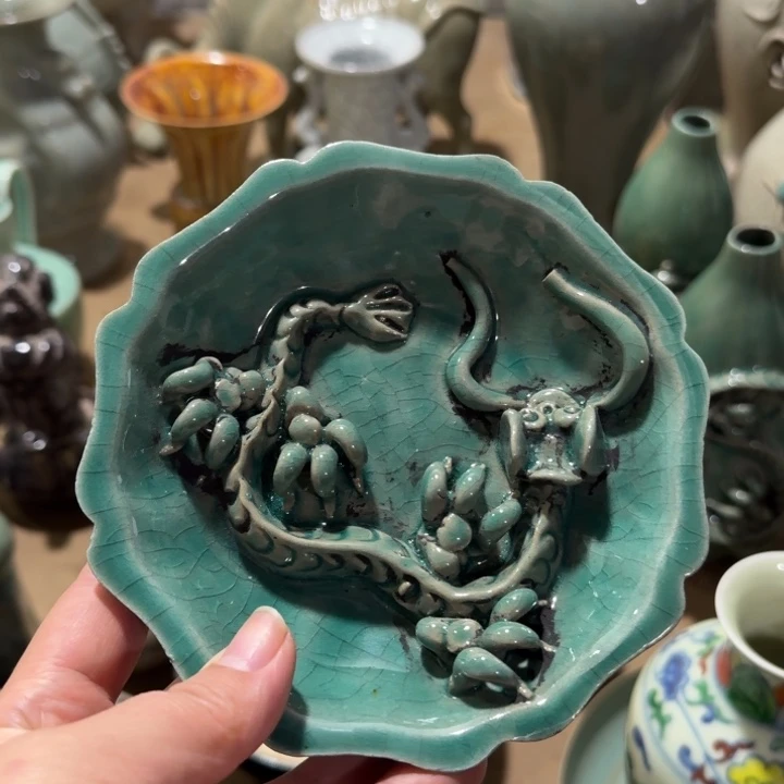 摆件底部有微瑕瓷器瓷器