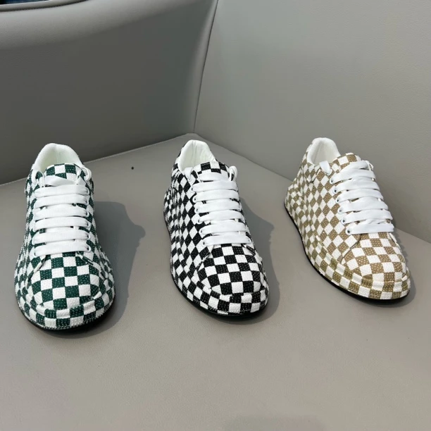 早春新款厚底高温烫钻低帮舒适时尚男款休闲潮鞋 皮鞋码