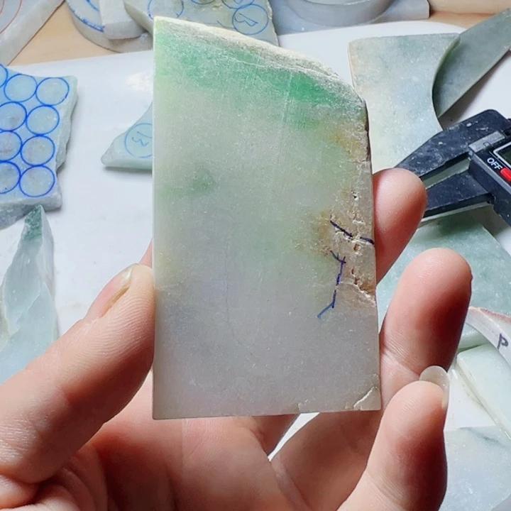 翡翠颈饰未镶嵌y****o翡翠片料