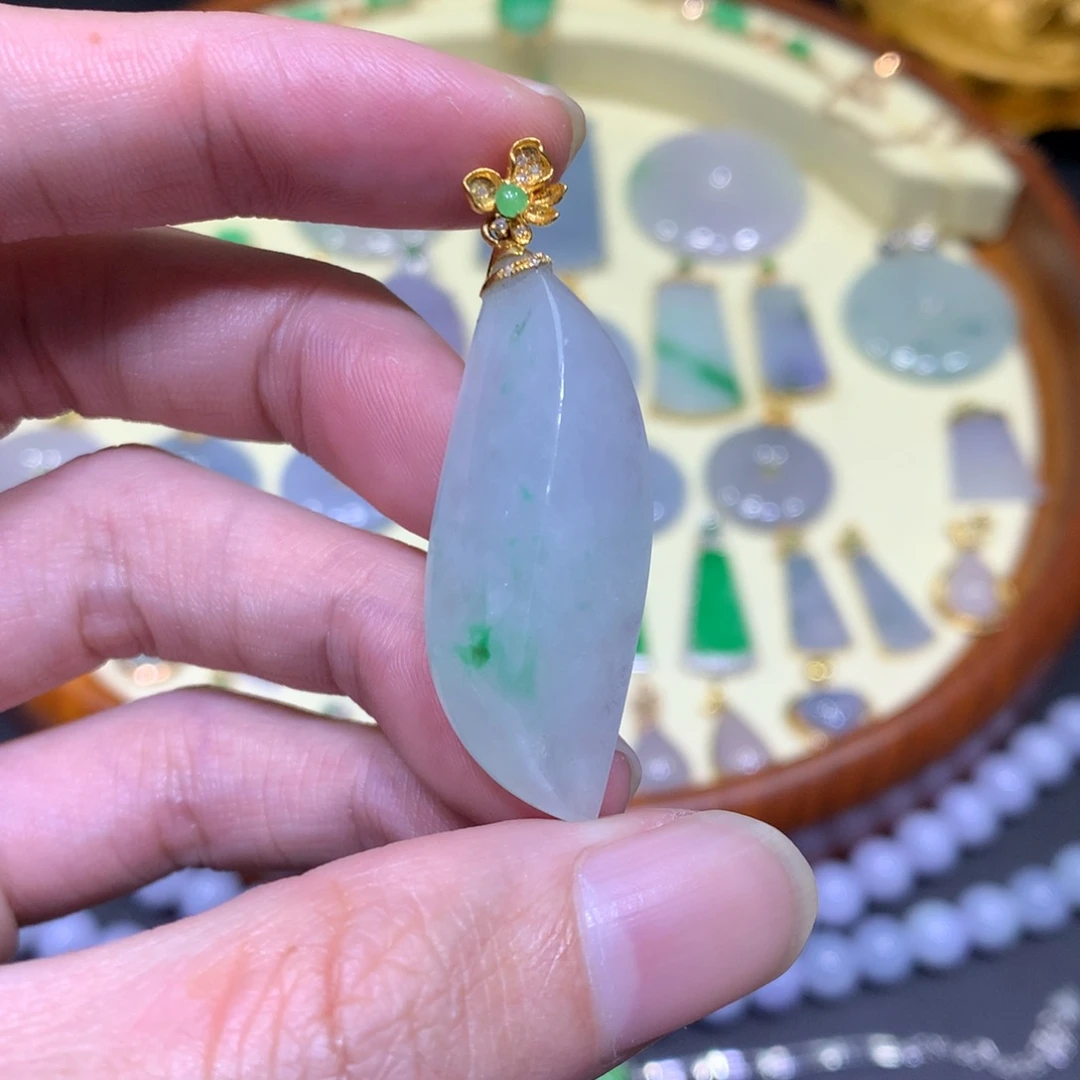 翡翠吊坠(不含链)18K金镶嵌