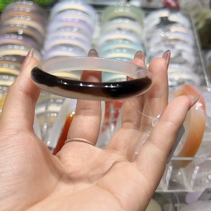 玛瑙/玉髓手镯未镶嵌