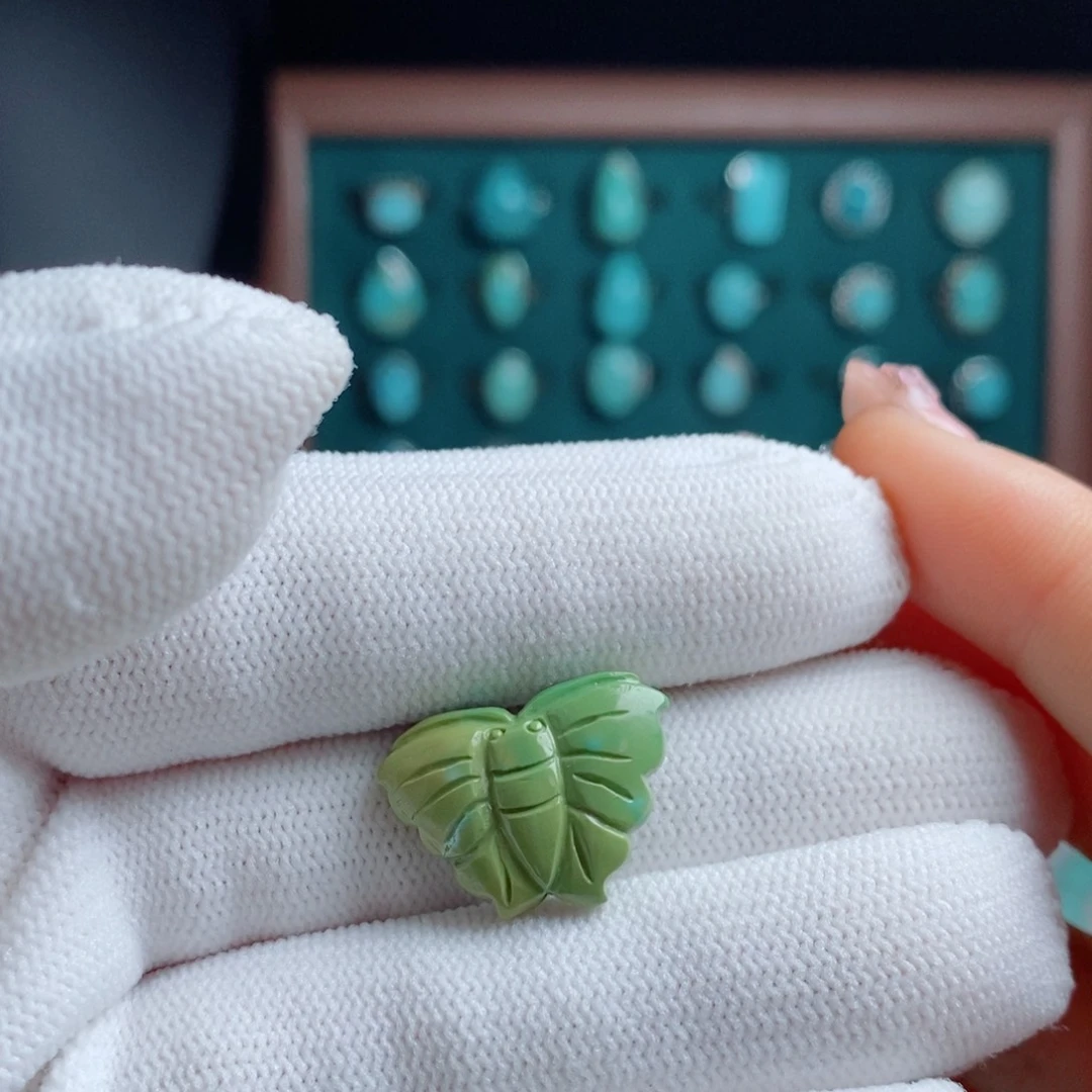 绿松石未镶嵌颈饰