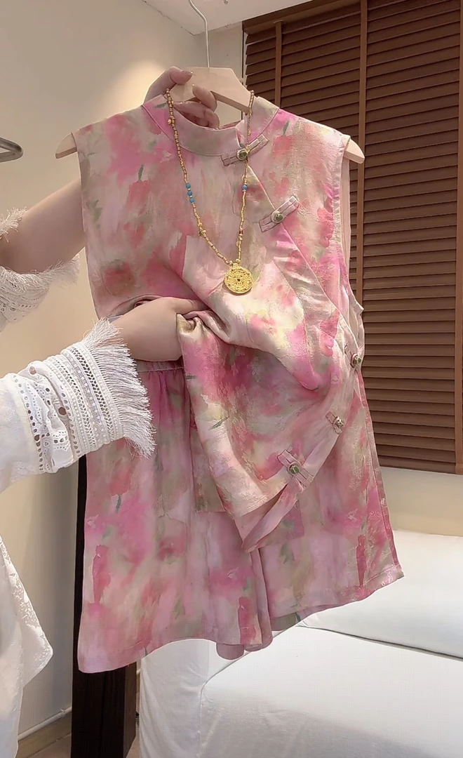 新式国风套装女夏宽松遮肉显瘦碎花缎面上衣阔腿短裤两件套