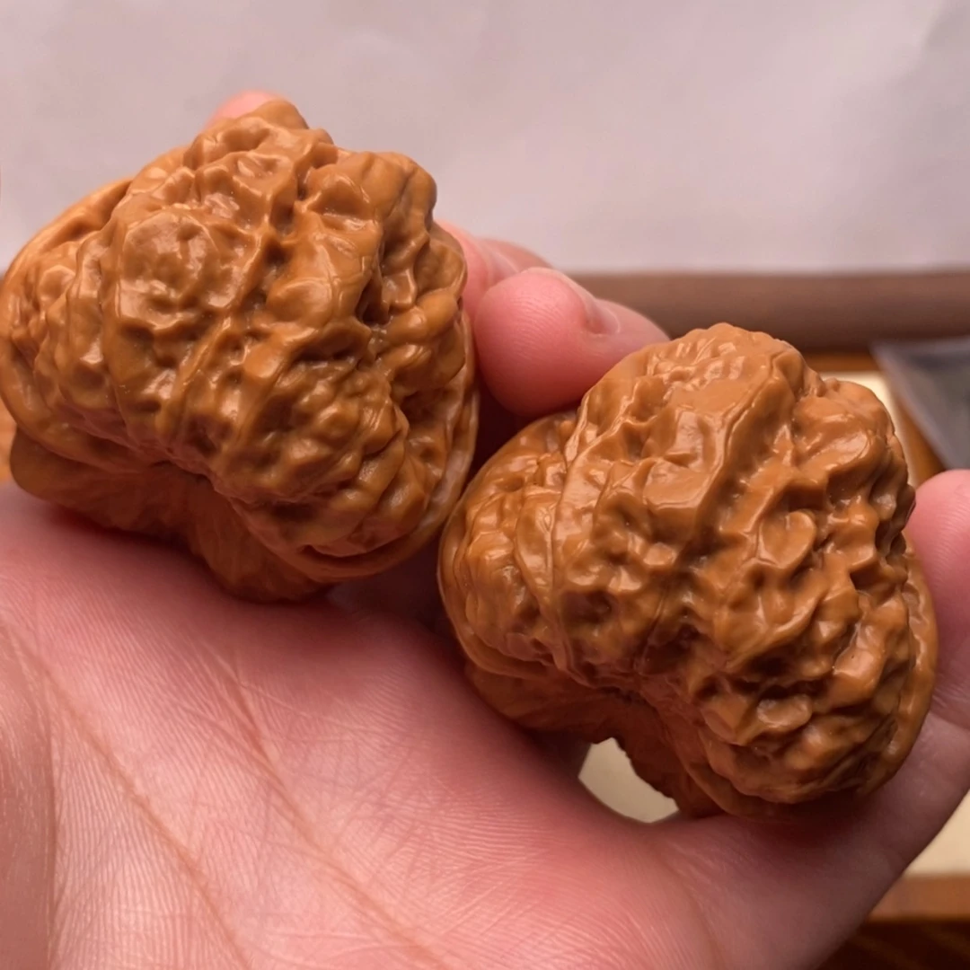 【闪购商品】把件文玩核桃边40左右