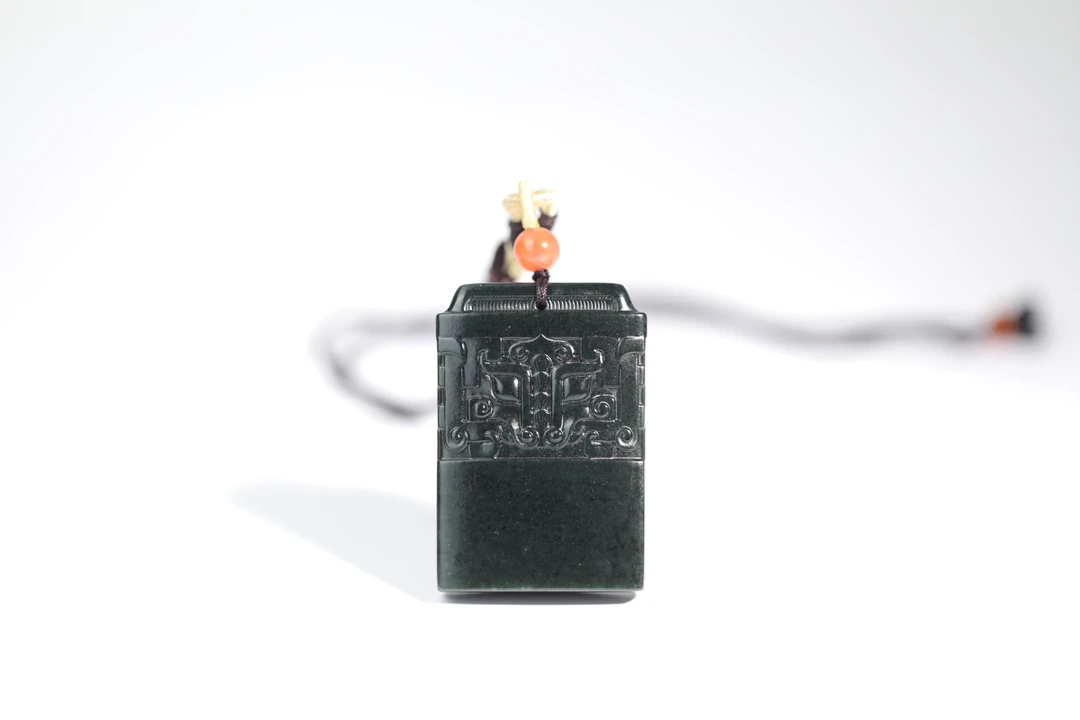 和田玉仿古兽面守H吊坠牌约50*33*11mm约50g左右 S0428-13