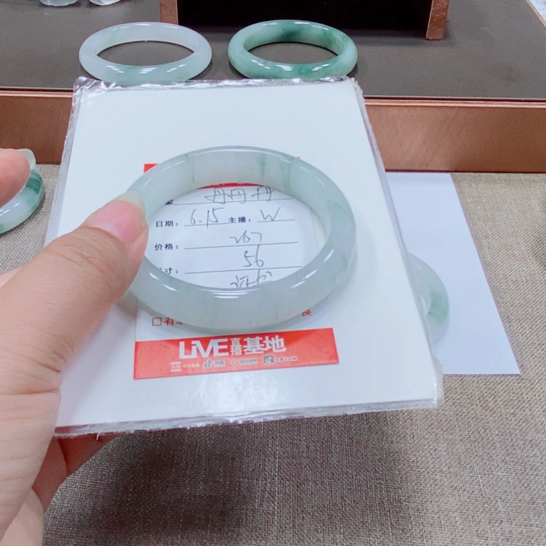 丹***～石英岩玉手镯未镶嵌