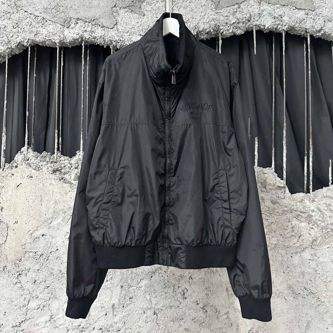 99新 VERSACE/范思哲 拉链夹克外套/50码/99新 公价9k多