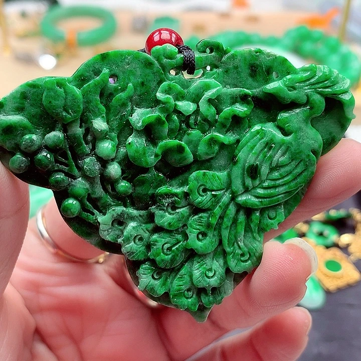翡翠未镶嵌颈饰翡翠