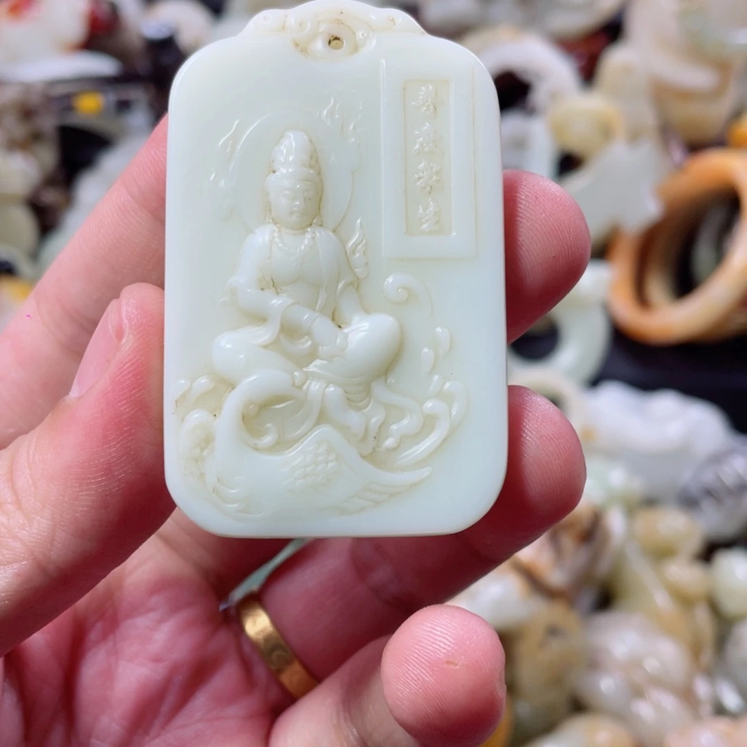 和田玉未镶嵌把件