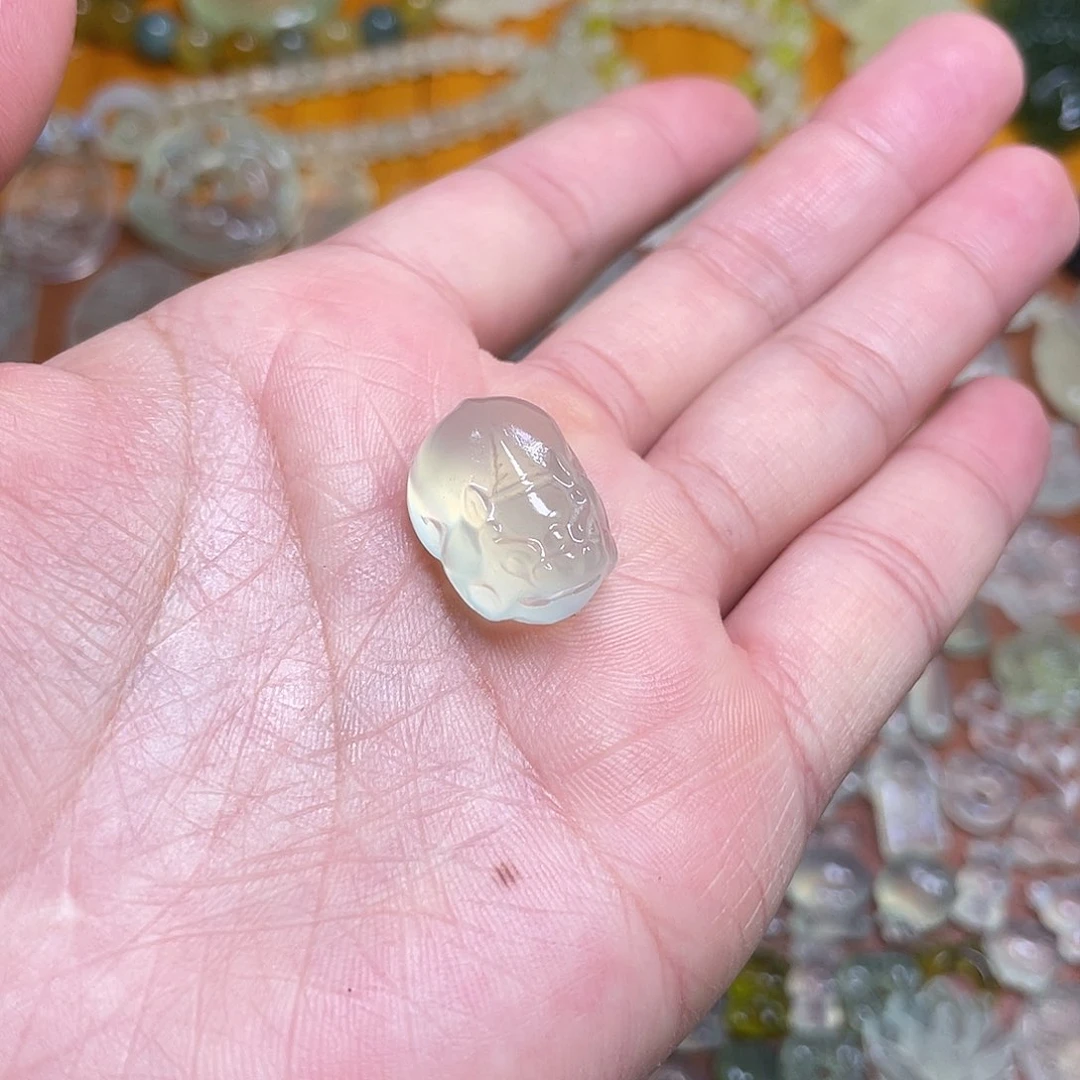 蛇纹石玉吊坠未镶嵌金*