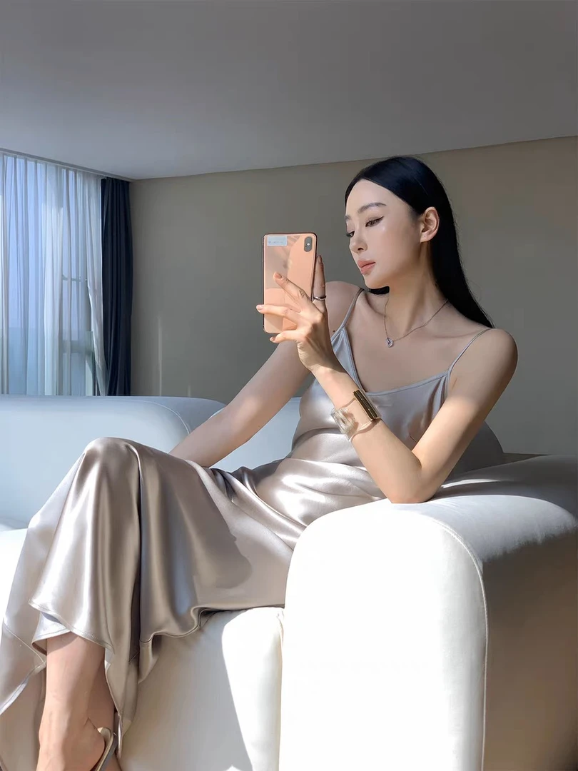 （一眼繁华）2025春夏醋酸锻肌理感45°斜裁垂坠V领+送飘带L3241#