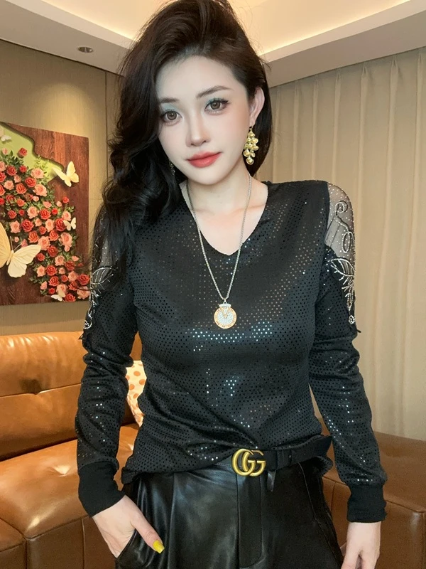 【粉丝专享】法式蕾丝V领加绒款长袖时尚百搭显瘦重工烫钻打底衫女