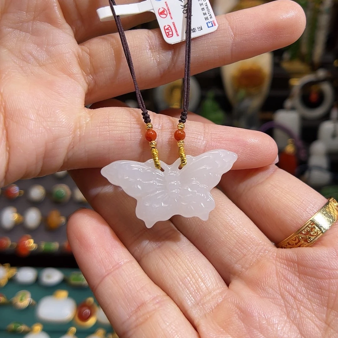 和田玉挂件18K金镶嵌