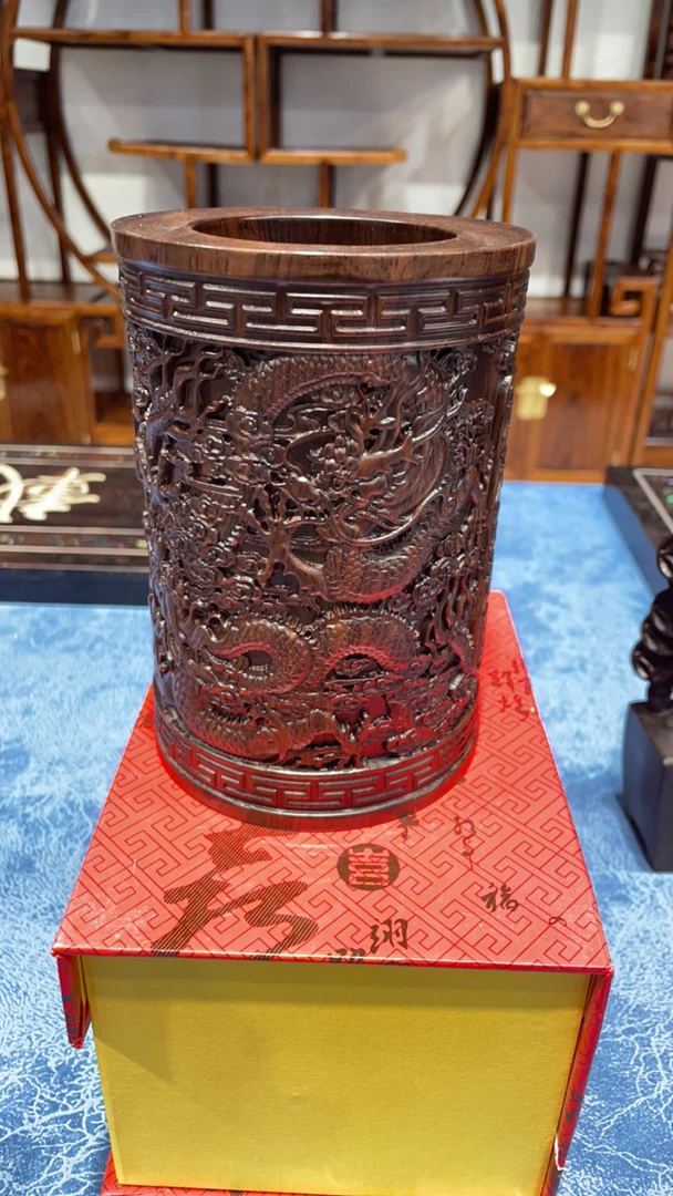 家具福利，满雕笔筒 摆件