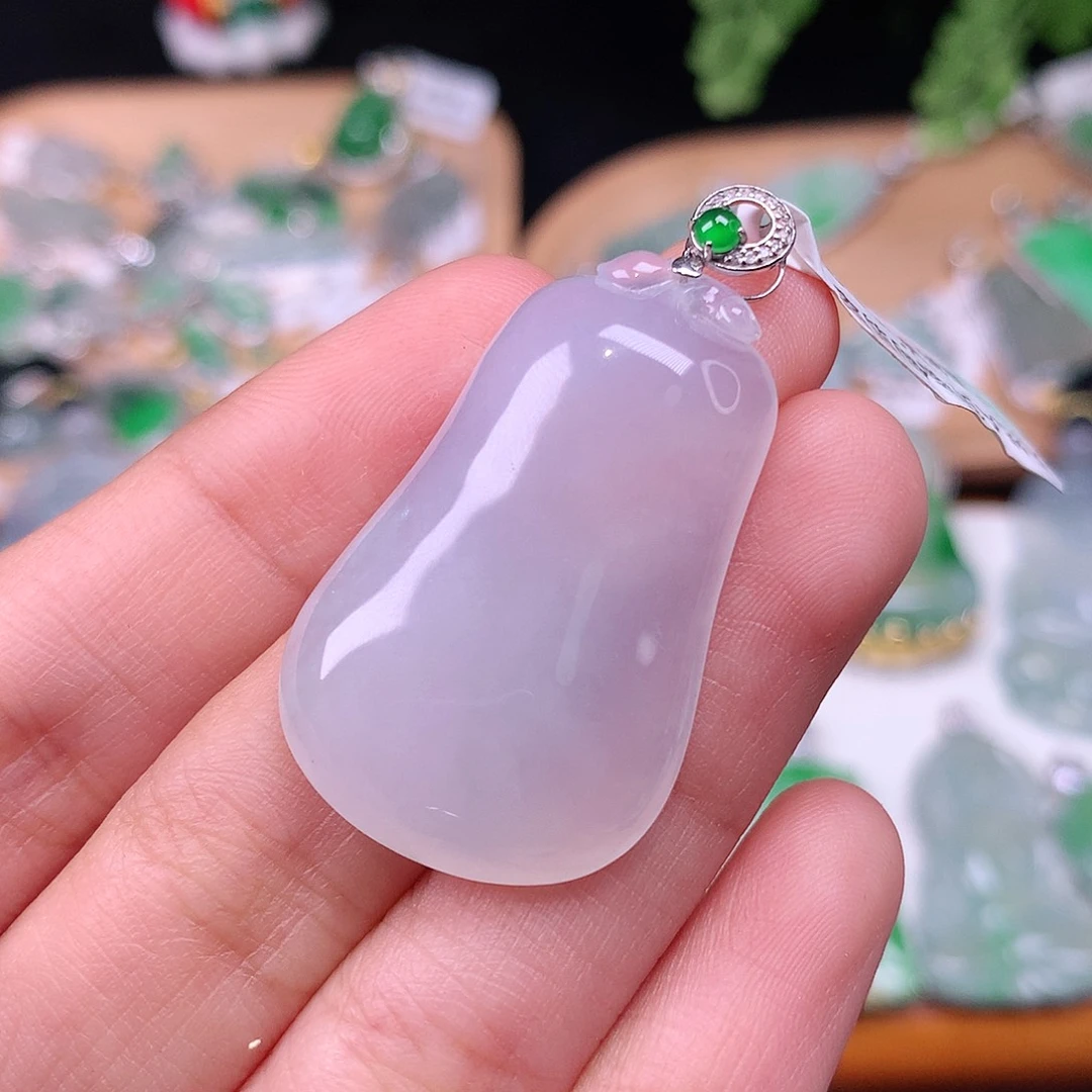 翡翠18K金镶嵌颈饰福瓜