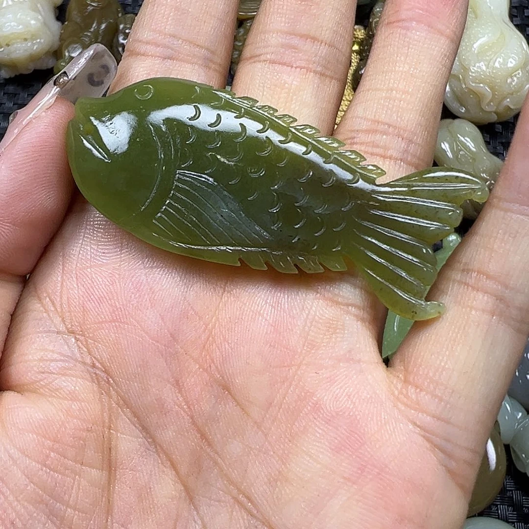 和田玉未镶嵌颈饰微瑕漏
